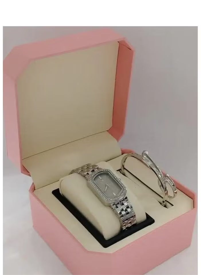 Women's watch with a bracelet and a ring made of zircon
